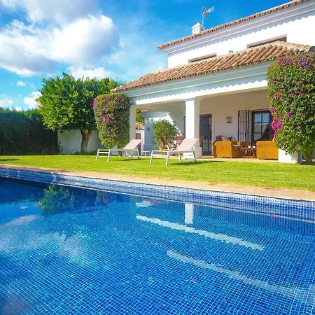 Del Mar- Private Swimming Pool Next To The エステポナ