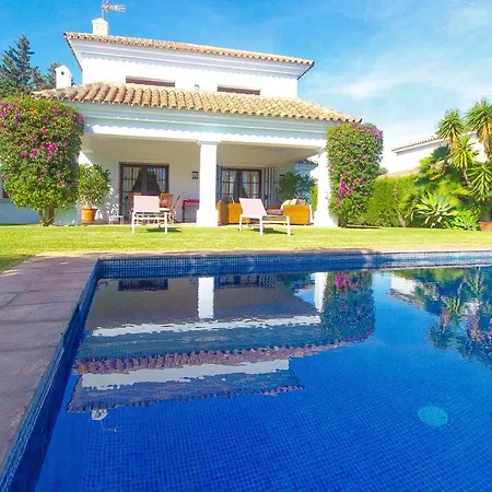 Del Mar- Private Swimming Pool Next To The エステポナ